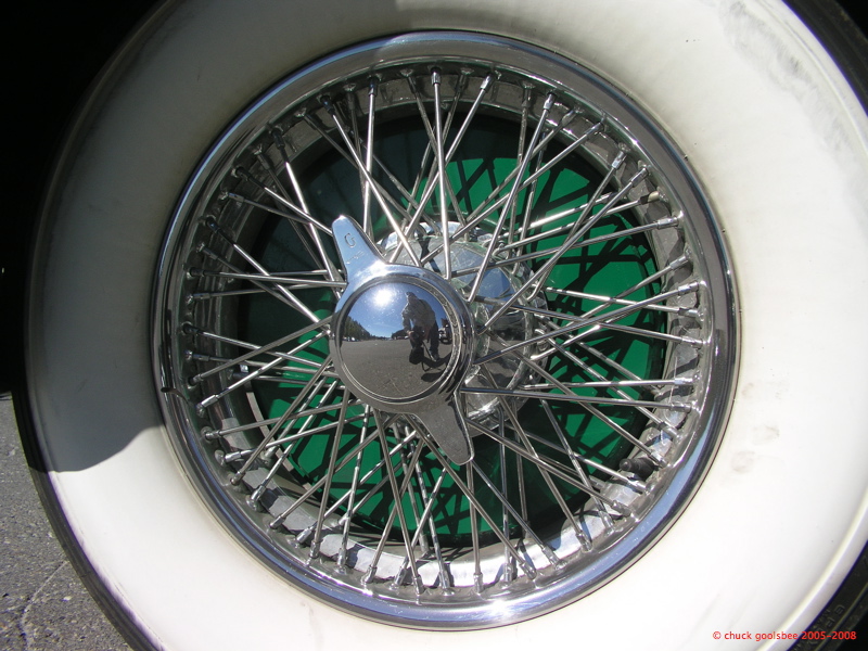 This pic has appeared here before. It is that big Green Delahaye. Look, I'm reflected in the hub!